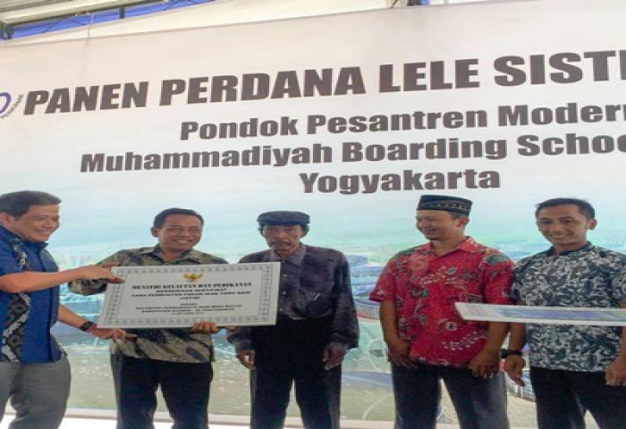 Lakukan Panen Perdana Lele Bioflok, KKP Optimis Tingkatkan Ekonomi Umat